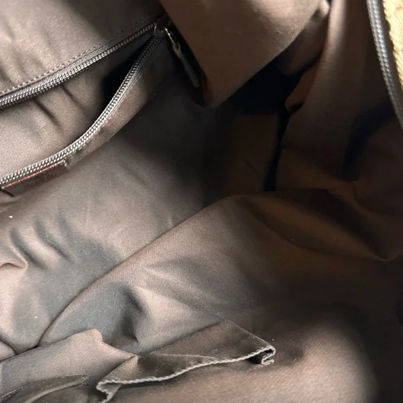 Gucci duffle travel/gym bag *PRICE is FIRM - Picture 5 of 16